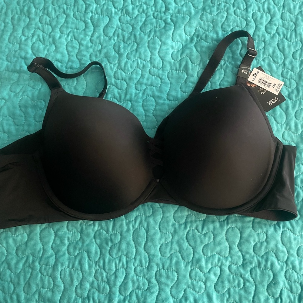 NWT - TORRID Curve 44B push-up plunge 360 degree back smoother bra.